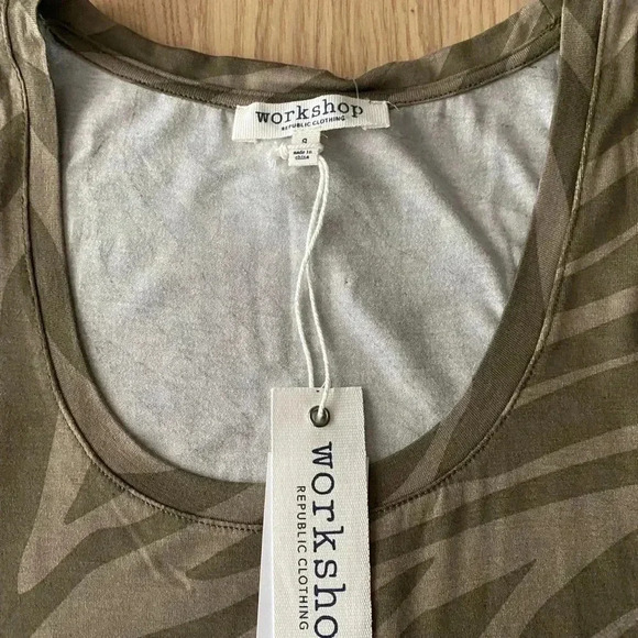 💥🆕Workshop Olive Zebra Print Tank Top S🆕 - Picture 6 of 10